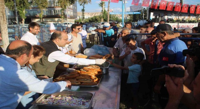 Kelaynak ve Balcan Festivalinde 3 bin kişiye balık ekmek ikram edildi