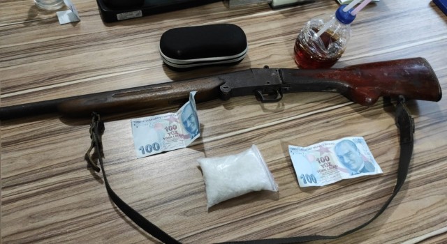 Kestelde iş yerinde uyuşturucu ticaretine polis baskını : 2 gözaltı