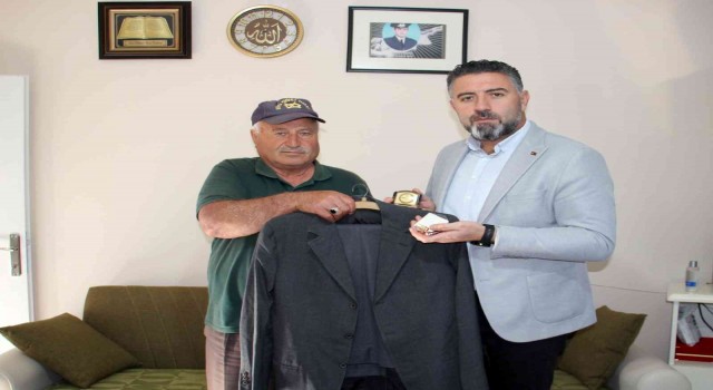 Kıbrıs Barış Harekatının tek şehit gazetecisinin eşyaları bağışlandı