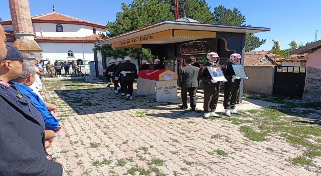 Kıbrıs gazisi son yolculuğuna uğurlandı