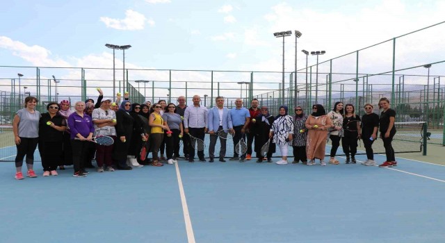 Kilo vermek için tenis oynadılar