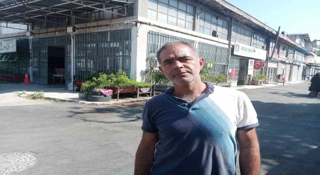 Kiralık ev bulamadı, dükkana yerleşti