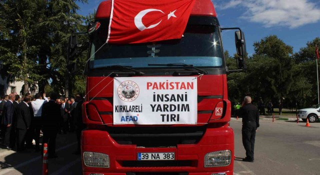 Kırklarelinde Pakistana yardım tırı dualarla yola çıktı