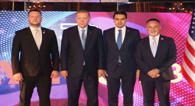 Kitaba dönüşen Ottoman America Cumhurbaşkanı Erdoğana takdim edildi