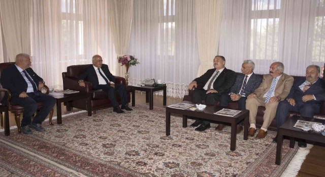 Kocaeli Erzurumlular Kültür ve Dayanışma Vakfından Rektör Çomaklıya ziyaret