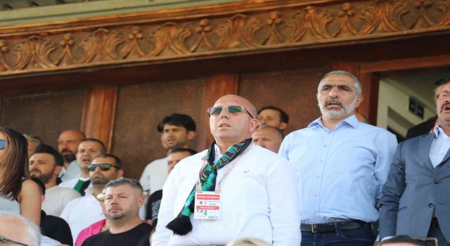 Kocaelispor Başkanı Engin Koyun uzun süre stattan çıkamadı