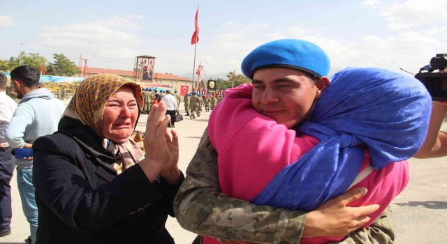 Komandoların, aileleriyle kavuşma anı duygulandırdı