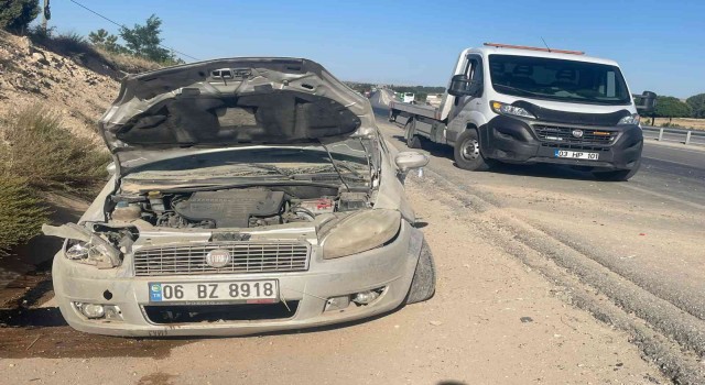 Kontrolden çıkıp bariyere çarpan otomobil sürücüsü ağır yaralandı
