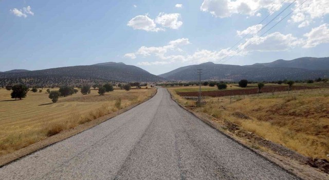 Konya Büyükşehir Akörende mahalle yolu standardını yükseltiyor