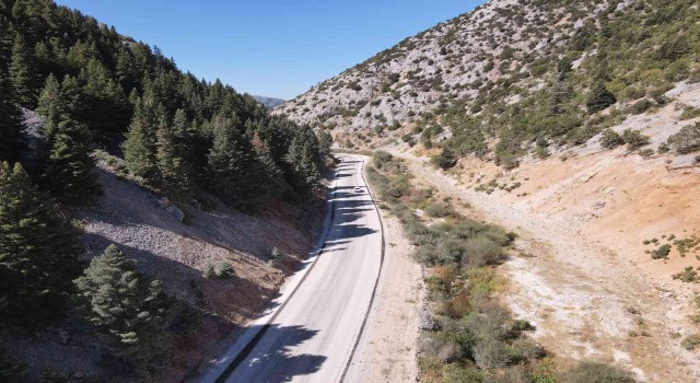 Konya Büyükşehir bu yıl Derebucaka 13,4 kilometre mahalle yolu kazandırdı