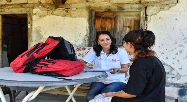 Konyaaltı Belediyesinden kırsaldaki çocuklara kırtasiye desteği