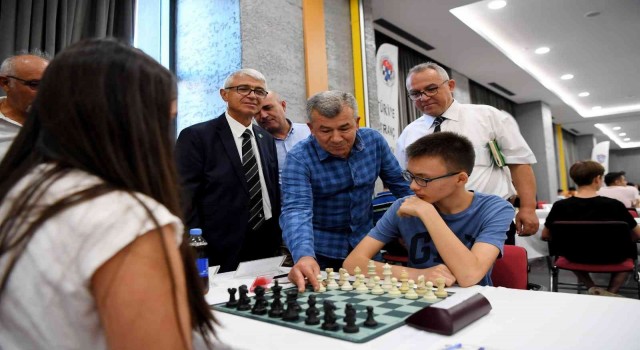 Konyaaltında satranç heyecanı başladı