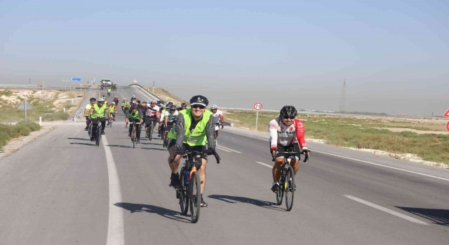 Konyada bisiklet sürücüleri tarihe pedal çevirdi