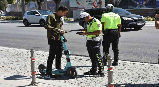 Konyada elektrikli scooter sürücüleri denetlendi