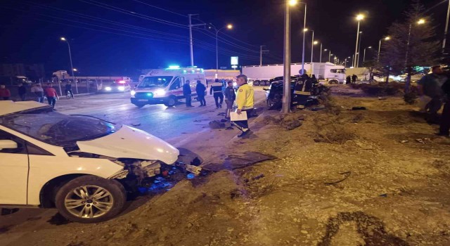 Konyada iki otomobil çarpıştı: 1 ölü, 2 yaralı