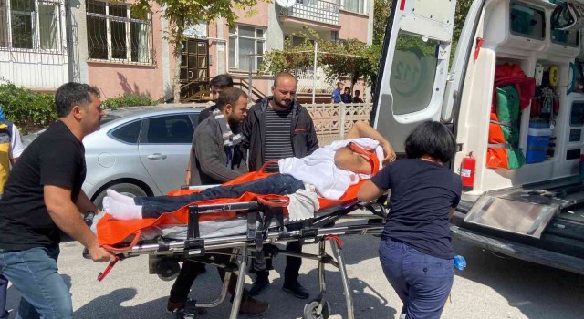 Konyada silahını temizleyen kişi kendini vurdu