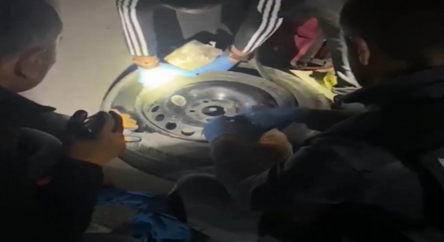 Konyada stepneye zulalı 5 kilo 252 gram uyuşturucu ele geçirildi