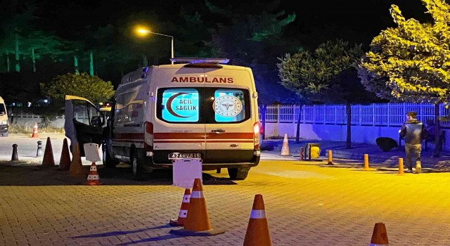 Konyada üzerine 300 kiloluk bahçe kapısı devrilen kadın hastanelik oldu