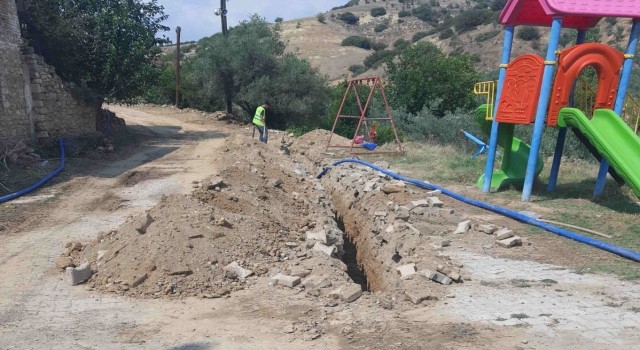 Köprübaşına 200 metrelik içme suyu hattı