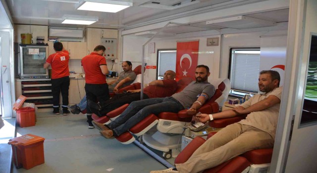 Korkuteli Sanayi Sitesi esnafı Kızılaya kan bağışında bulundu
