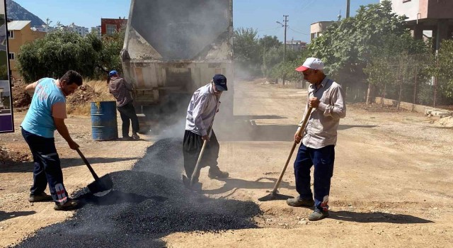 Kozanda bozulan yollar onarılıyor