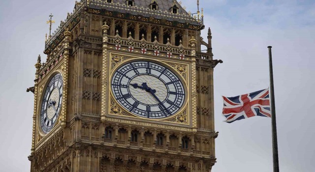 Kraliçe Elizabeth için yapılan saygı duruşu sırasında çanları çalmayan Big Bene soruşturma