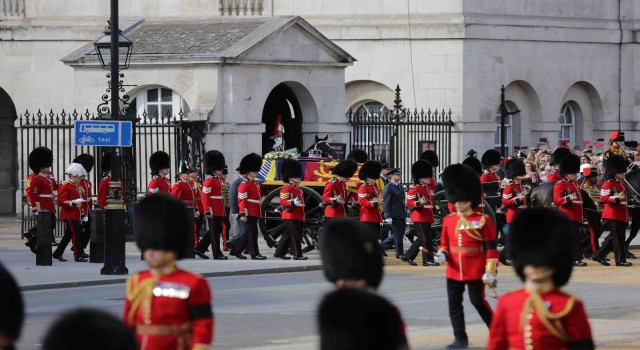 Kraliçe II. Elizabethin naaşı Westminster Halle getirildi