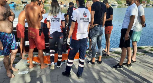 Küçükçekmecede bir şahıs teknede alkol alırken düşüp yaralandı
