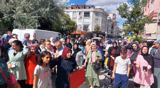 Küçükçekmecede velilerin servis ve ders saati isyanı