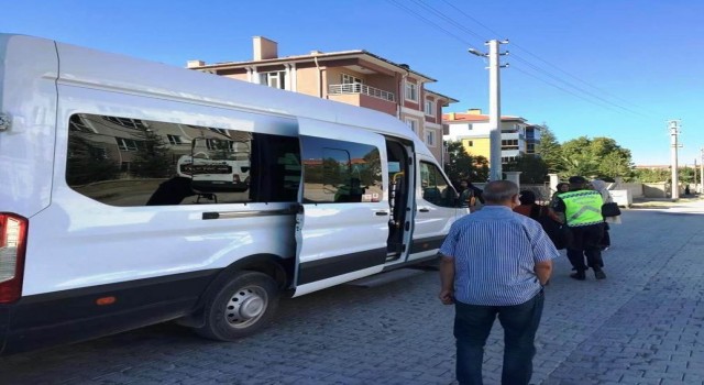 Kuluda jandarma ve trafik polis ekipleri servis araçlarını denetledi