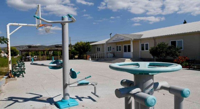 Kuşadası Belediyesinden hastane bahçesine spor alanı