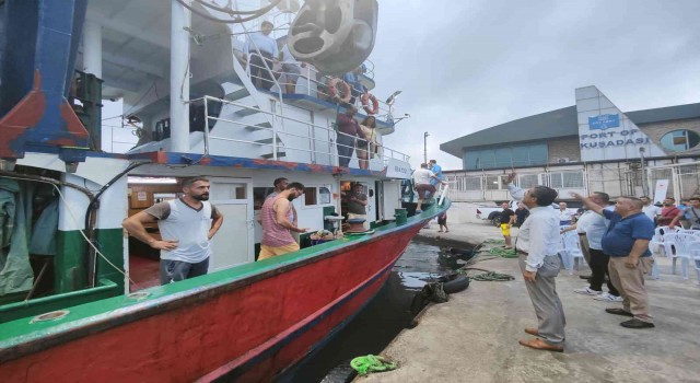 Kuşadasında Balık Avı Sezonu törenle açıldı