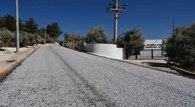 Kuşadasında bir haftada 29 bin 200 metrekare asfalt yol kaplandı