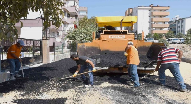 Kuşadasında eskiyen yollar yenileniyor