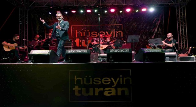 Kuşadasında Hüseyin Turandan müzik ziyafeti