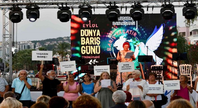 Kuşadasında kadınlar “Barış” için bir araya geldi