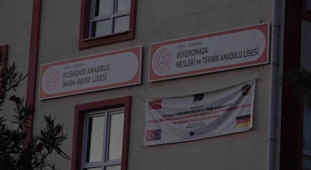 Kuşadasında veliler okul çıkış saatinin düzenlenmesini istiyor