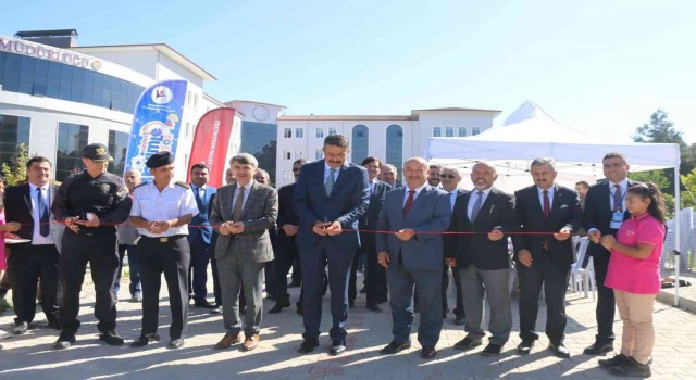 Kütahya Bilimle Şenleniyor isimli 4007 Bilim Şenliklerinin açılışı yapıldı