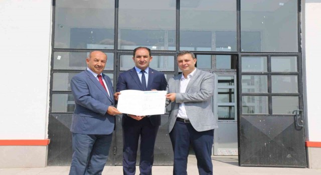 Kütahya Kirazpınar İlkokulunun “Yapı Kullanma İzin Belgesi” teslim alındı