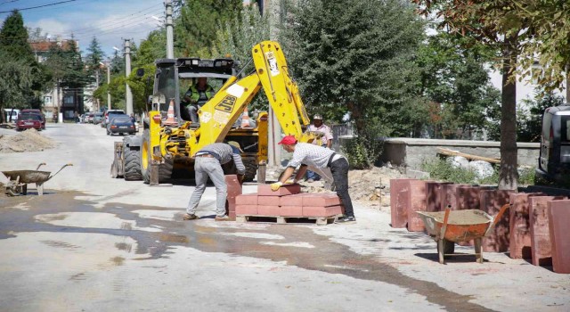Kütahya Mahir Ablum Caddesinde üst yapı çalışmaları