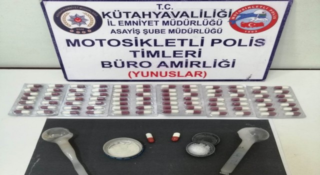 Kütahyada 4 kişinin üzerinde uyuşturucu ele geçirildi