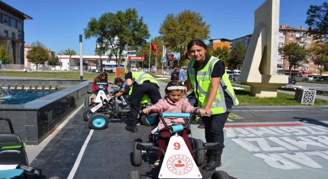 Kütahyada 668 öğrenciye trafik güvenliği eğitimi verildi