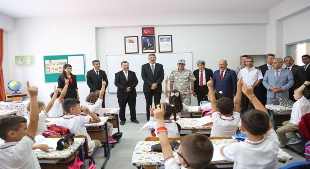 Kütahyada 99 bin 565 öğrenci okula başladı