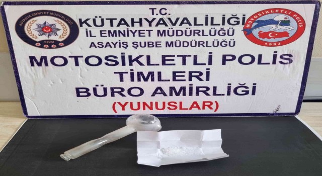 Kütahyada iki kişinin bulunduğu araçta uyuşturucu ele geçirildi