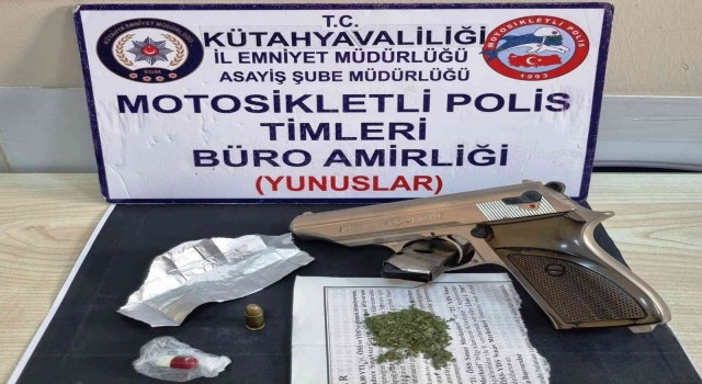 Kütahyada motosikletli şahısların üzerinde silah ve uyuşturucu bulundu