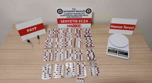 Kütahyada uyuşturucu operasyonunda 859 adet sentetik ecza ele geçirildi