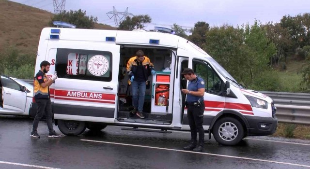Kuzey Marmara Otoyolunda ıslak zeminde kontrolden çıkan araç takla attı: 1 yaralı