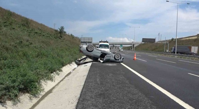 Kuzey Marmara Otoyolunda kaza, lüks araç takla attı 2 kişi yaralandı