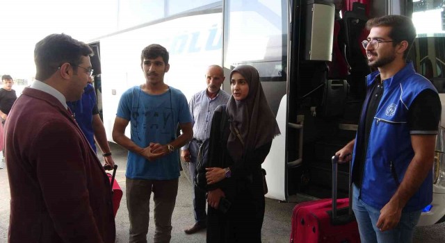 KYKda barınacak üniversite öğrencileri otogar ve havalimanında karşılanarak yurtlara yerleştiriliyor