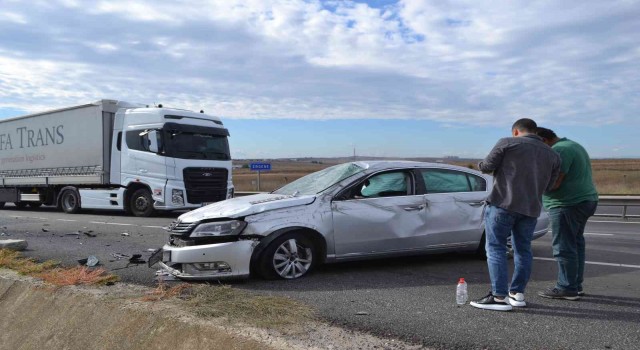 Lastiği patlayan otomobil takla attı, yabancı uyruklu sürücüsü yaralandı